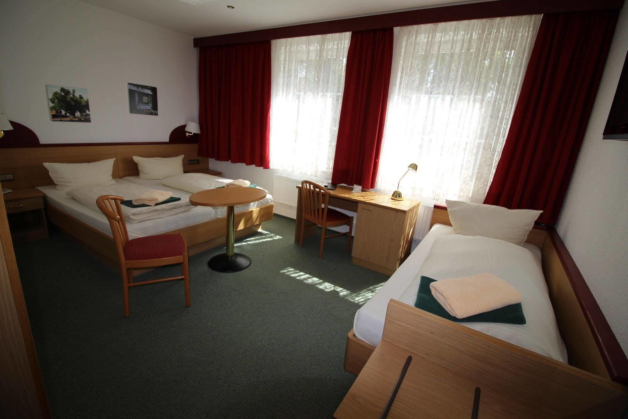 Hotel Carstens Bordesholm Eksteriør bilde